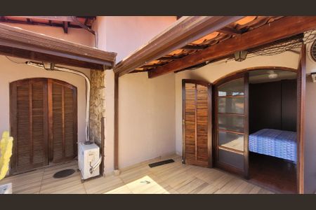 Casa à venda com 340m², 3 quartos e 3 vagas Casa à venda com 340m², 3 quartos e 3 vagasVaranda da Suíte