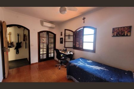 Casa à venda com 340m², 3 quartos e 3 vagas Casa à venda com 340m², 3 quartos e 3 vagasQuarto 1