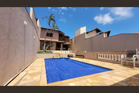 Casa à venda com 340m², 3 quartos e 3 vagas Casa à venda com 340m², 3 quartos e 3 vagasPiscina