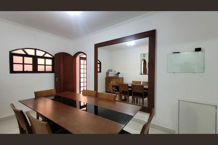 Casa à venda com 340m², 3 quartos e 3 vagas Casa à venda com 340m², 3 quartos e 3 vagasCopa