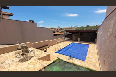 Casa à venda com 340m², 3 quartos e 3 vagas Casa à venda com 340m², 3 quartos e 3 vagasPiscina