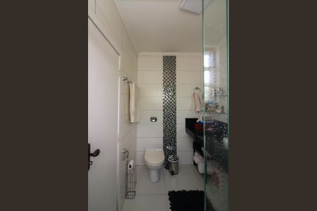 Casa à venda com 329m², 6 quartos e 3 vagasBanheiro da Suíte 2