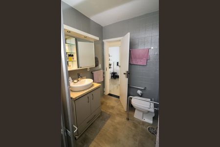 Casa à venda com 329m², 6 quartos e 3 vagasBanheiro 1