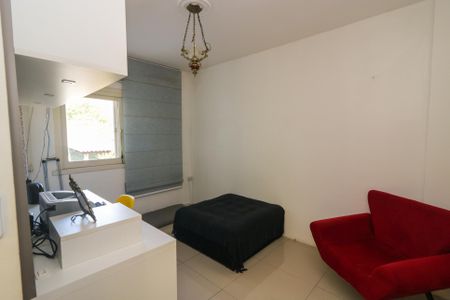 Casa à venda com 329m², 6 quartos e 3 vagasEscritório