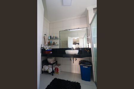 Casa à venda com 329m², 6 quartos e 3 vagasBanheiro da Suíte 2