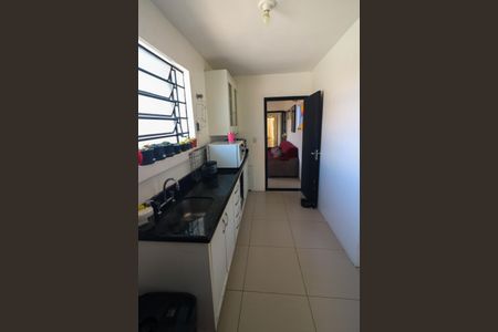 Casa à venda com 329m², 6 quartos e 3 vagasCozinha 2