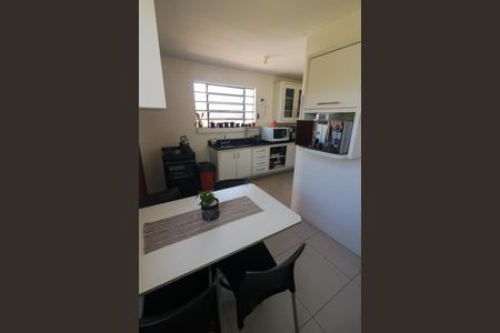 Casa à venda com 329m², 6 quartos e 3 vagasCozinha 2