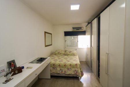 Casa à venda com 329m², 6 quartos e 3 vagasSuíte 2