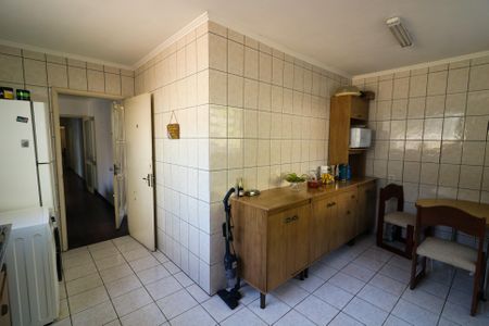 Casa à venda com 329m², 6 quartos e 3 vagasCozinha 1