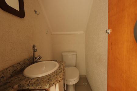 Casa de condomínio à venda com 110m², 3 quartos e 2 vagasLavabo