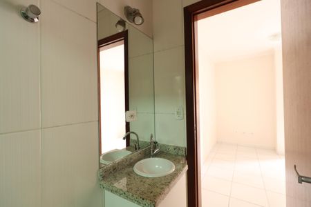 Casa de condomínio à venda com 110m², 3 quartos e 2 vagasBanheiro da Suíte