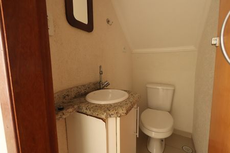 Casa de condomínio à venda com 110m², 3 quartos e 2 vagasLavabo