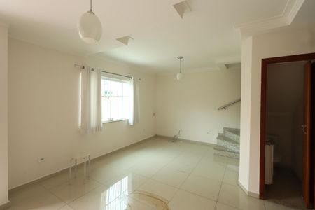 Casa de condomínio à venda com 110m², 3 quartos e 2 vagasSala