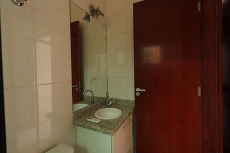 Casa de condomínio à venda com 110m², 3 quartos e 2 vagasBanheiro Social