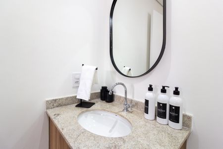 Banheiro de kitnet/studio para alugar com 1 quarto, 24m² em Vila Madalena, São Paulo