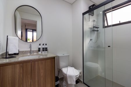 Banheiro de kitnet/studio para alugar com 1 quarto, 24m² em Vila Madalena, São Paulo