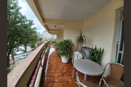 Apartamento para alugar com 171m², 3 quartos e 2 vagas Apartamento para alugar com 171m², 3 quartos e 2 vagasVaranda