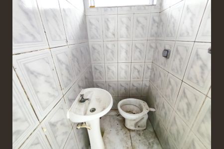 Banheiro de kitnet/studio para alugar com 1 quarto, 28m² em Liberdade, São Paulo