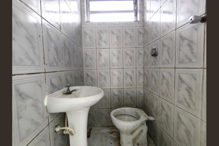Banheiro de kitnet/studio para alugar com 1 quarto, 28m² em Liberdade, São Paulo