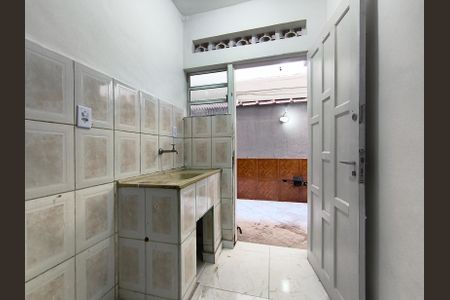 Cozinha de kitnet/studio para alugar com 1 quarto, 28m² em Liberdade, São Paulo