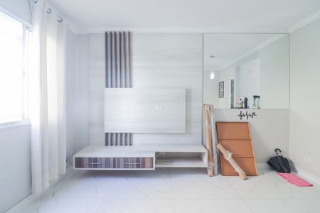 Sala de casa de condomínio para alugar com 2 quartos, 73m² em Jardim Joao XXIII, São Paulo