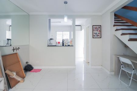 Sala de casa de condomínio para alugar com 2 quartos, 73m² em Jardim Joao XXIII, São Paulo