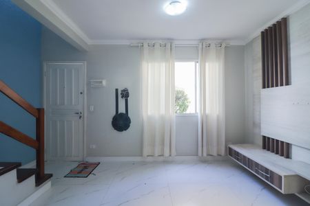 Sala de casa de condomínio para alugar com 2 quartos, 73m² em Jardim Joao XXIII, São Paulo