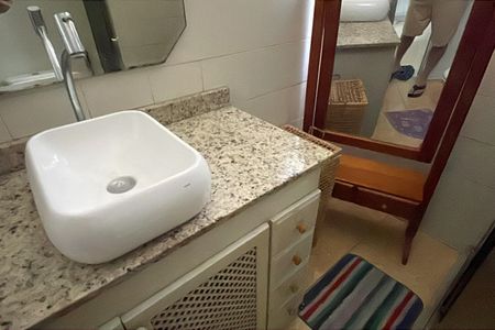 Casa para alugar com 300m², 4 quartos e 5 vagasBanheiro