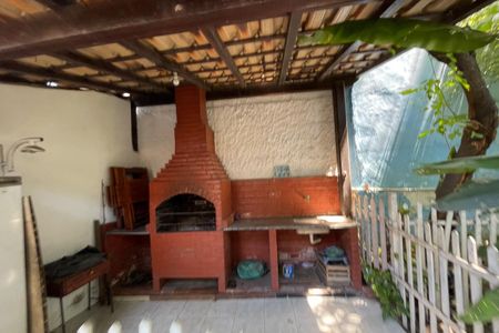 Casa para alugar com 300m², 4 quartos e 5 vagasQuintal