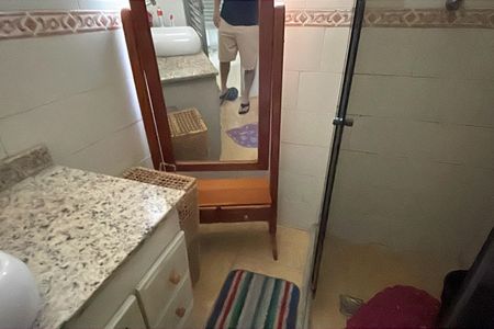 Casa para alugar com 300m², 4 quartos e 5 vagasBanheiro