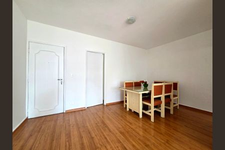 Apartamento à venda com 90m², 2 quartos e 1 vaga Apartamento à venda com 90m², 2 quartos e 1 vagaSala