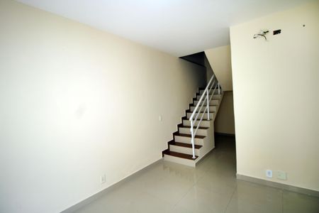 Sala de casa para alugar com 2 quartos, 50m² em Vila da Penha, Rio de Janeiro