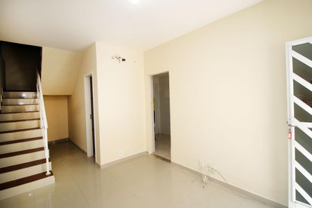 Sala de casa para alugar com 2 quartos, 50m² em Vila da Penha, Rio de Janeiro