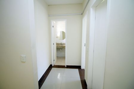 Corredor de casa para alugar com 2 quartos, 50m² em Vila da Penha, Rio de Janeiro