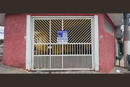 Casa à venda com 120m², 3 quartos e 3 vagasPlaca instalada no portão do imóvel - Código VGEF-690