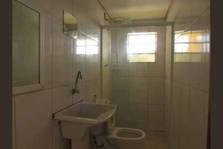 Banheiro de casa para alugar com 1 quarto, 29m² em Km 18, Osasco