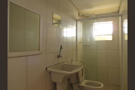 Banheiro de casa para alugar com 1 quarto, 29m² em Km 18, Osasco
