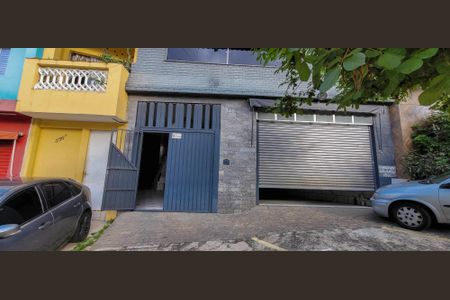 Casa para alugar com 400m², 3 quartos e 3 vagas Casa para alugar com 400m², 3 quartos e 3 vagasFachada