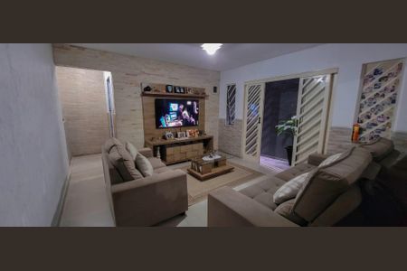 Casa para alugar com 400m², 3 quartos e 3 vagas Casa para alugar com 400m², 3 quartos e 3 vagasSala