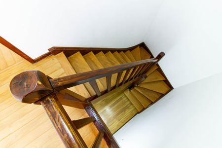 Casa para alugar com 80m², 2 quartos e 1 vagaEscada