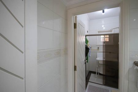 Casa para alugar com 384m², 4 quartos e 3 vagas Casa para alugar com 384m², 4 quartos e 3 vagasBanheiro 2