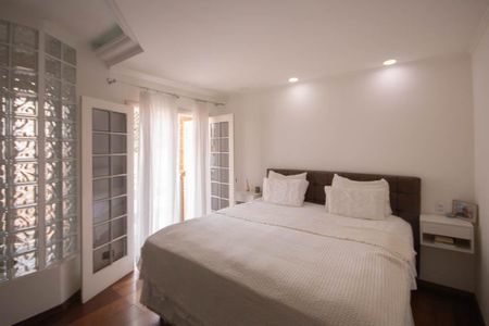 Casa para alugar com 384m², 4 quartos e 3 vagas Casa para alugar com 384m², 4 quartos e 3 vagasSuíte