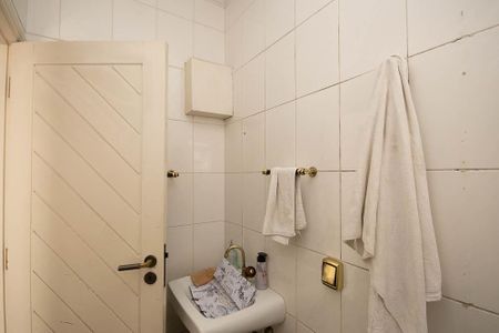 Casa para alugar com 384m², 4 quartos e 3 vagas Casa para alugar com 384m², 4 quartos e 3 vagasBanheiro 5