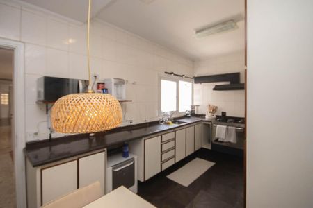 Casa para alugar com 384m², 4 quartos e 3 vagas Casa para alugar com 384m², 4 quartos e 3 vagasCozinha - ArmáriosCozinha - Armários