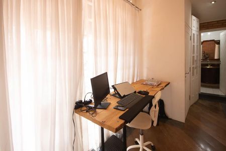 Casa para alugar com 384m², 4 quartos e 3 vagas Casa para alugar com 384m², 4 quartos e 3 vagasEscritório