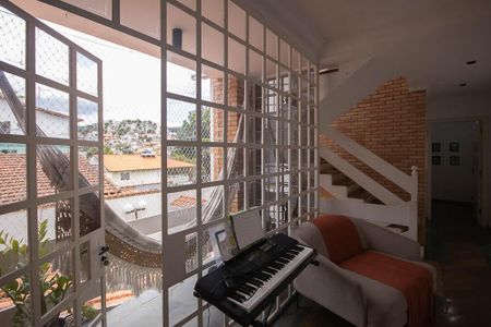 Casa para alugar com 384m², 4 quartos e 3 vagas Casa para alugar com 384m², 4 quartos e 3 vagasSala 1