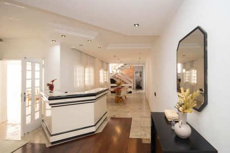 Casa para alugar com 384m², 4 quartos e 3 vagas Casa para alugar com 384m², 4 quartos e 3 vagasSala de Jantar