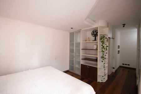 Casa para alugar com 384m², 4 quartos e 3 vagas Casa para alugar com 384m², 4 quartos e 3 vagasSuíte