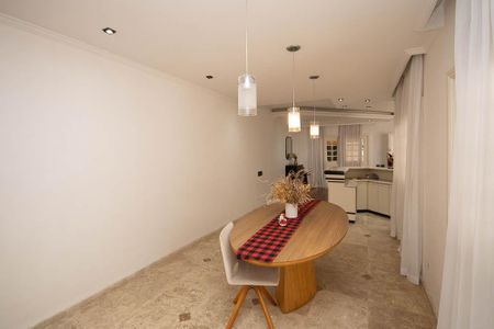 Casa para alugar com 384m², 4 quartos e 3 vagas Casa para alugar com 384m², 4 quartos e 3 vagasSala de Jantar