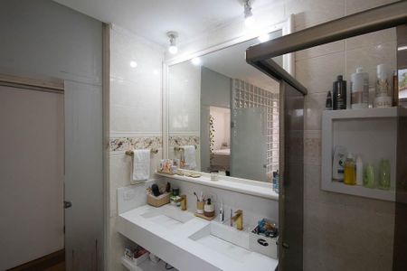 Casa para alugar com 384m², 4 quartos e 3 vagas Casa para alugar com 384m², 4 quartos e 3 vagasBanheiro da Suíte